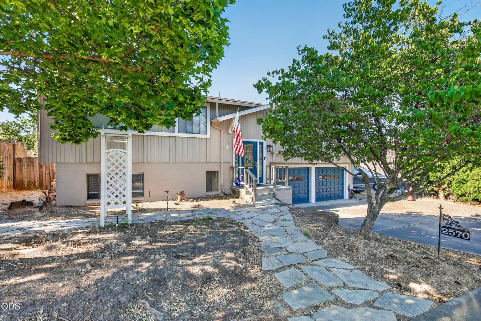 Photo of 2570 Samoan Way 3 of 33