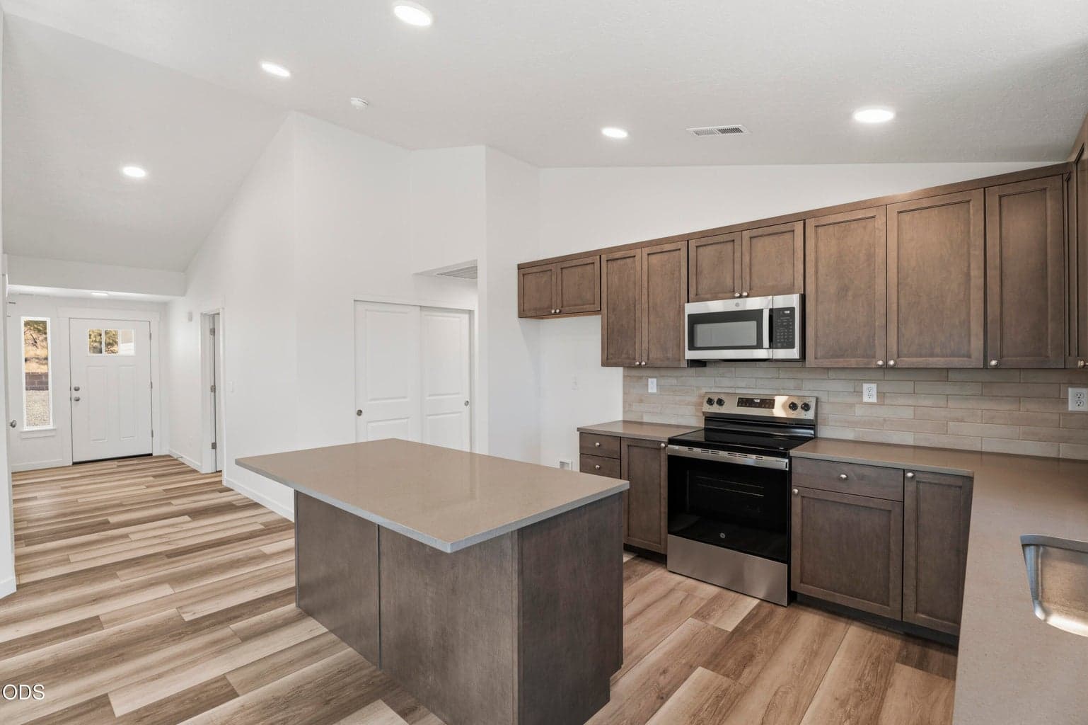 Photo of 6075 NW Elliott Street 10 of 63