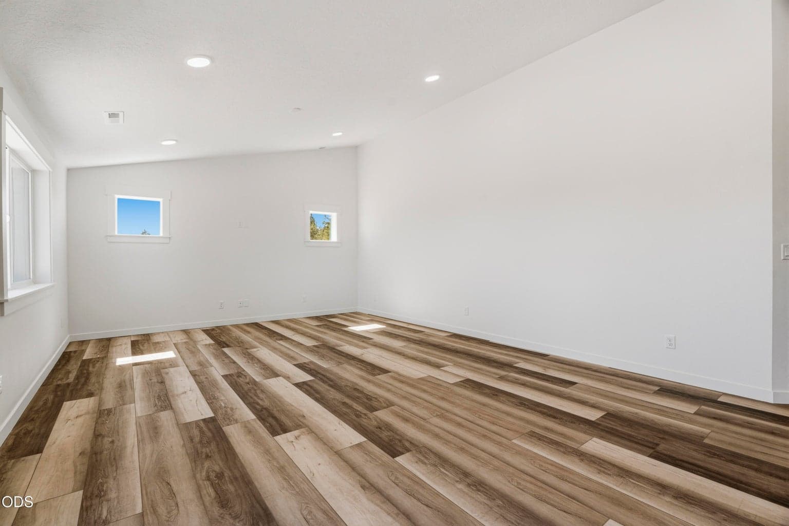 Photo of 6075 NW Elliott Street 16 of 63