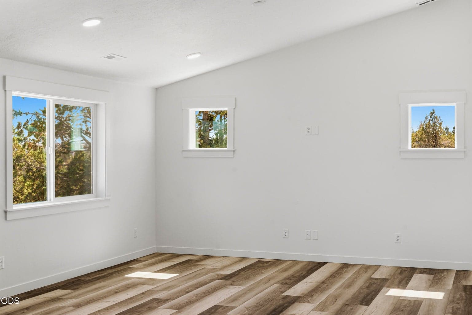 Photo of 6075 NW Elliott Street 17 of 63