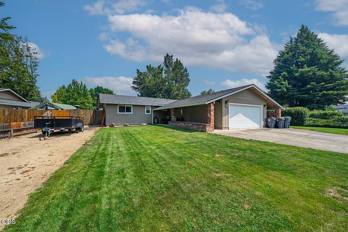 Photo of 933 Rose Valley Drive 1 of 38