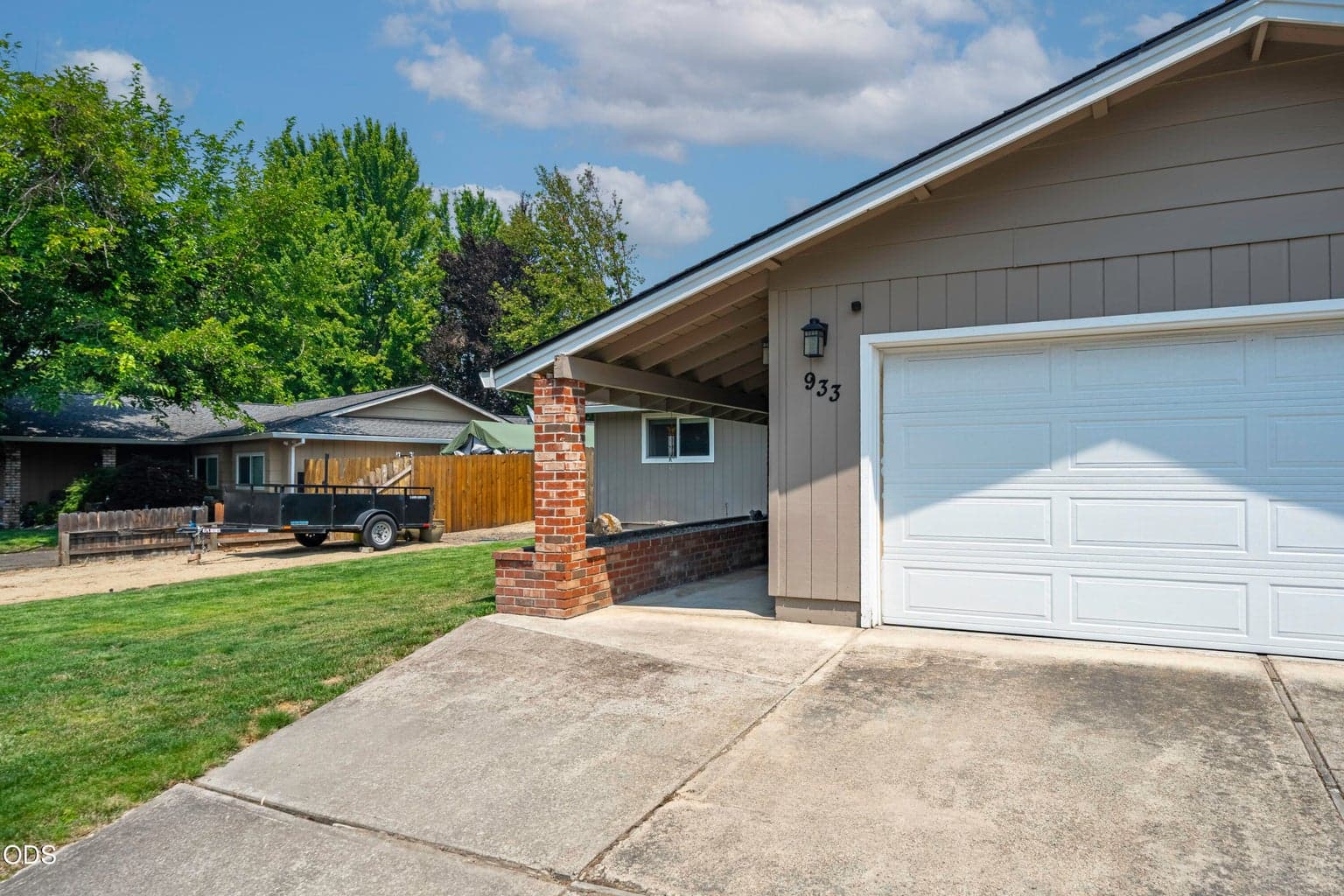 Photo of 933 Rose Valley Drive 4 of 38