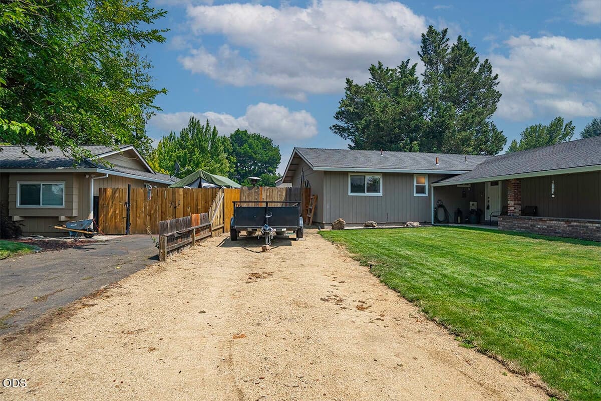 Photo of 933 Rose Valley Drive 5 of 38