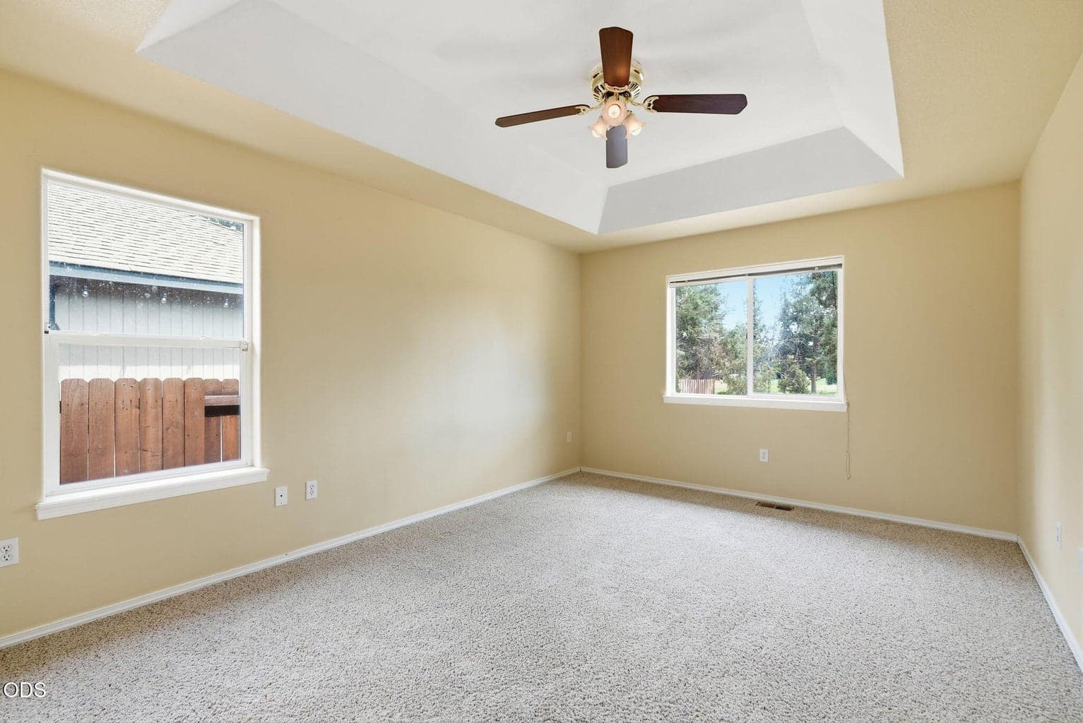 Photo of 592 NE Redwood Avenue 9 of 28