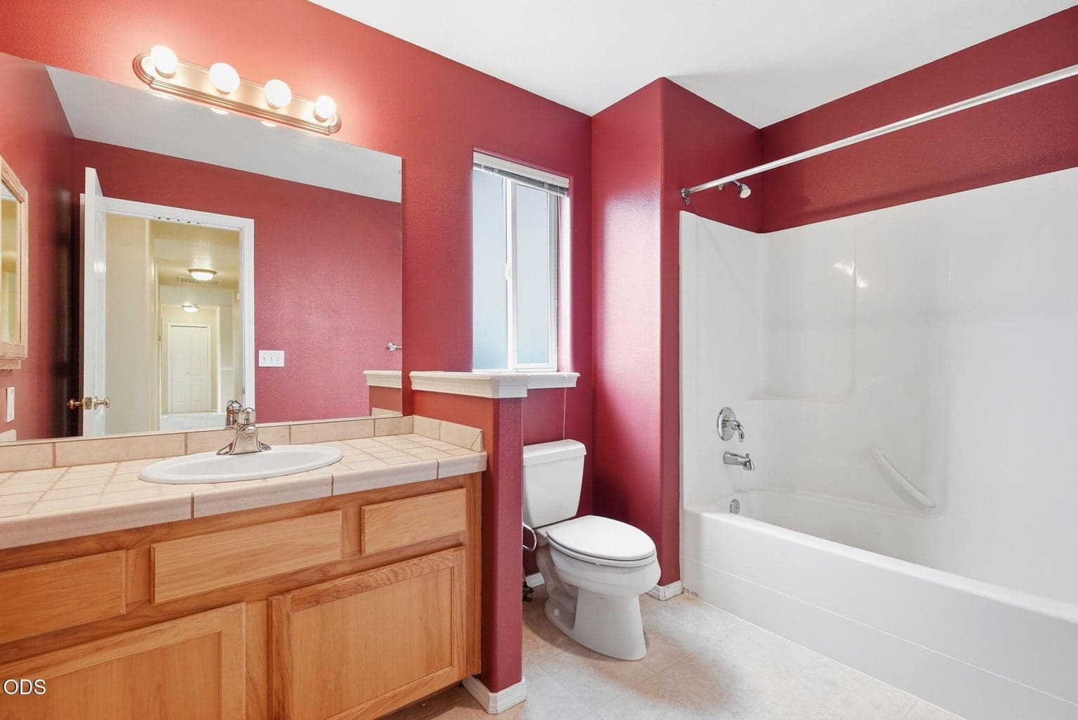 Photo of 592 NE Redwood Avenue 14 of 28
