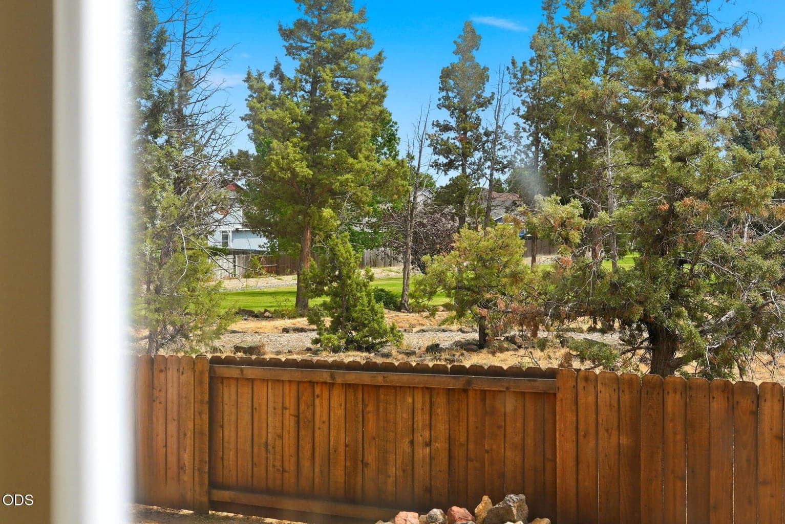 Photo of 592 NE Redwood Avenue 18 of 28