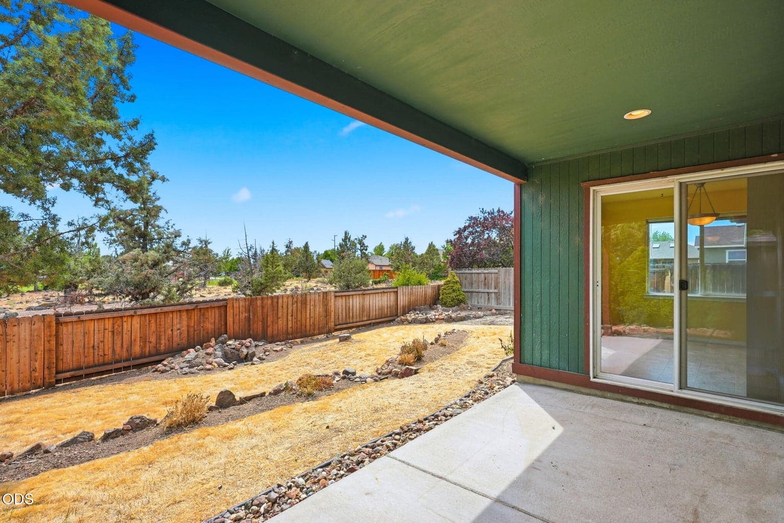Photo of 592 NE Redwood Avenue 20 of 28