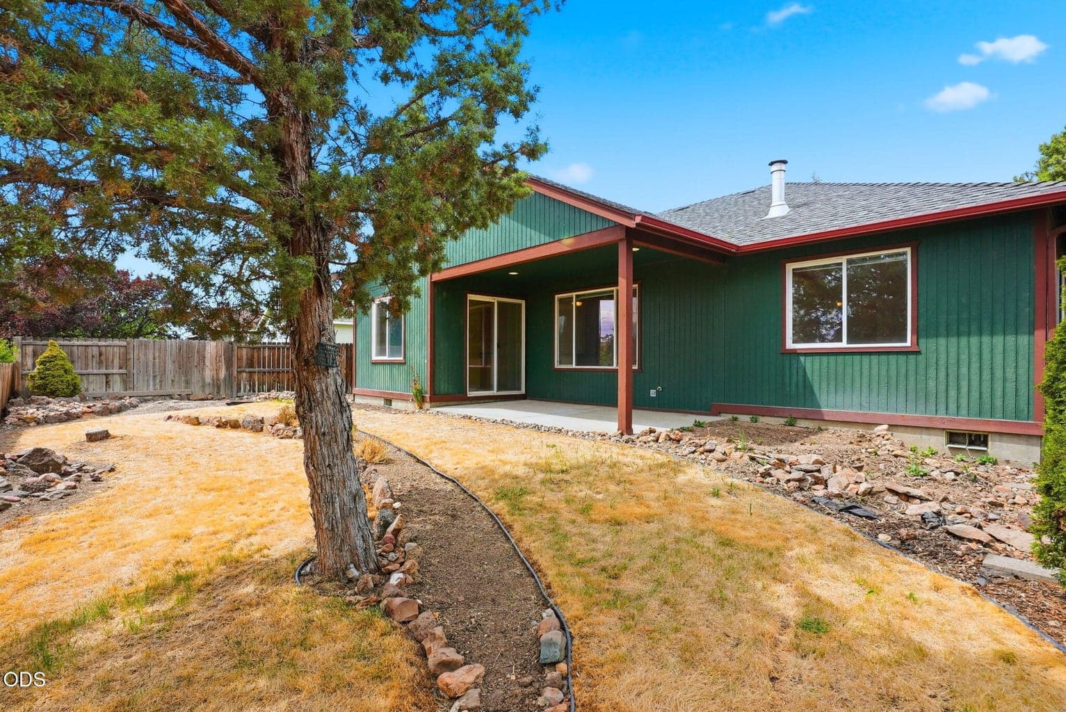 Photo of 592 NE Redwood Avenue 21 of 28