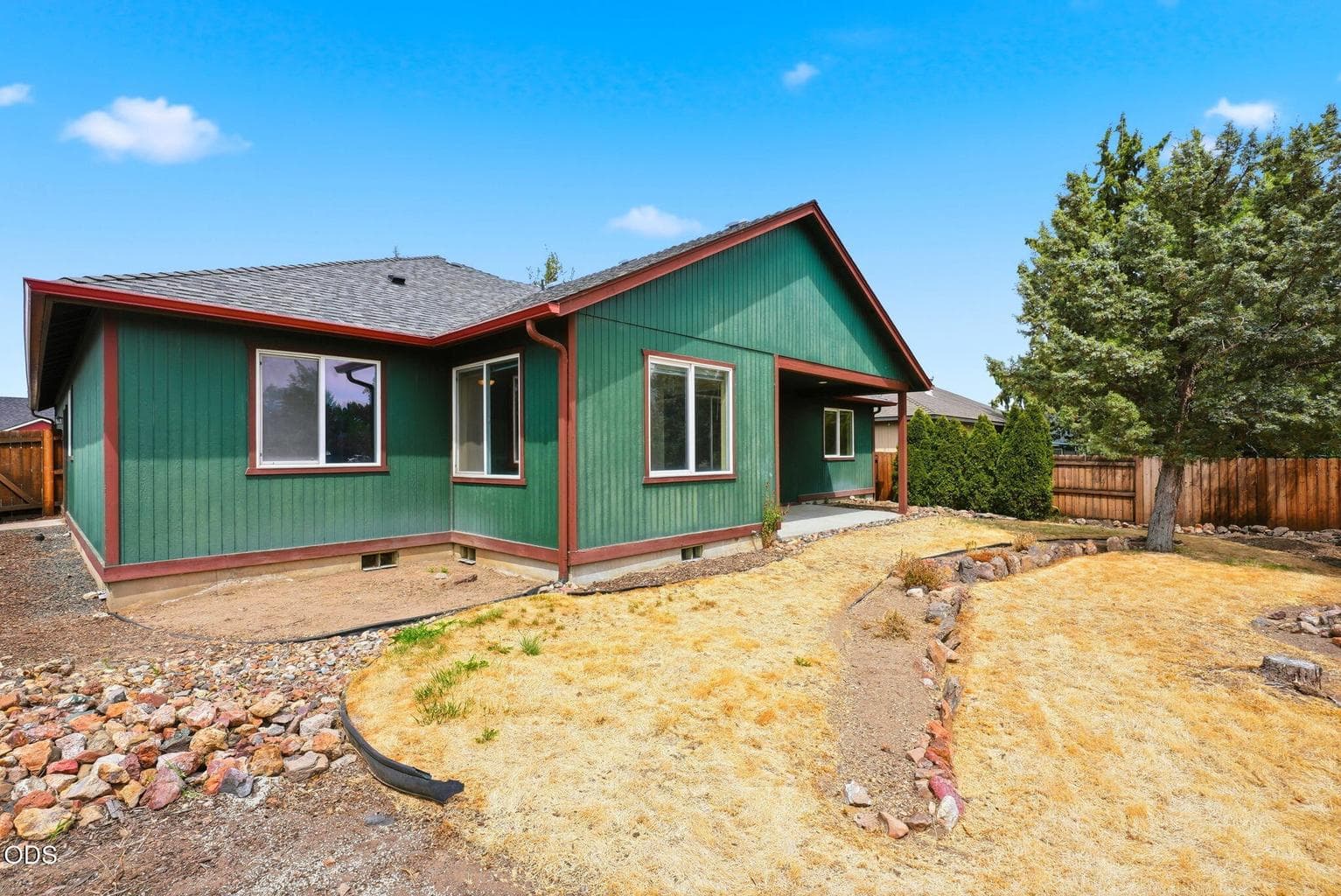 Photo of 592 NE Redwood Avenue 22 of 28