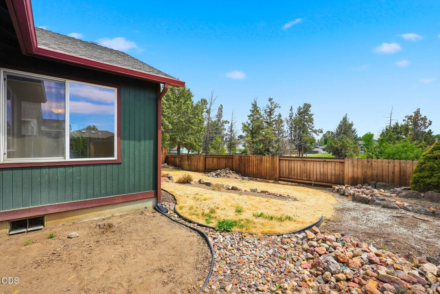 Photo of 592 NE Redwood Avenue 23 of 28