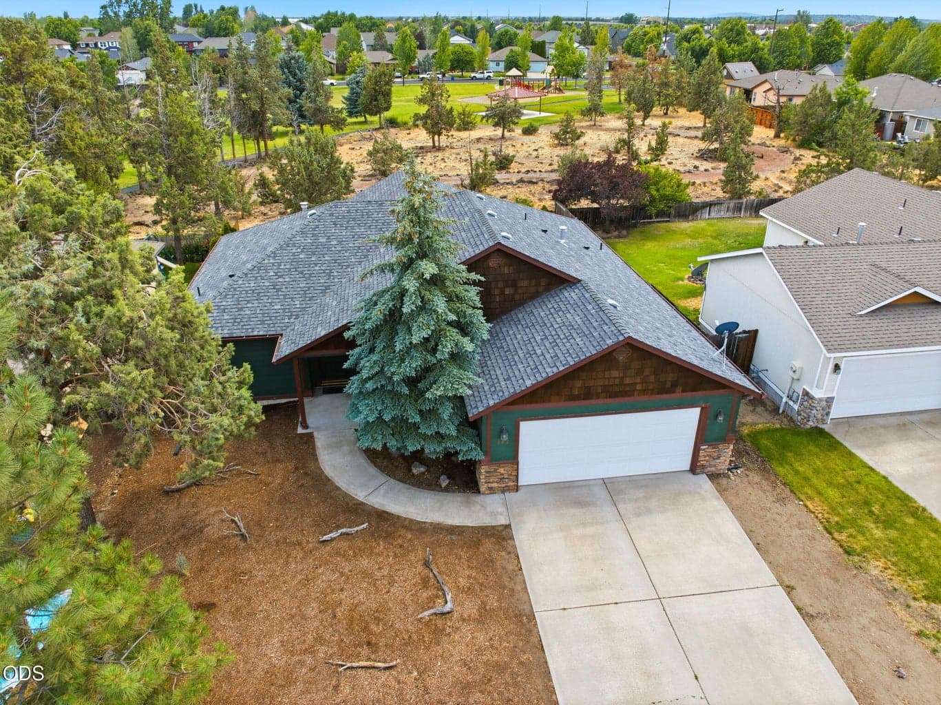 Photo of 592 NE Redwood Avenue 24 of 28