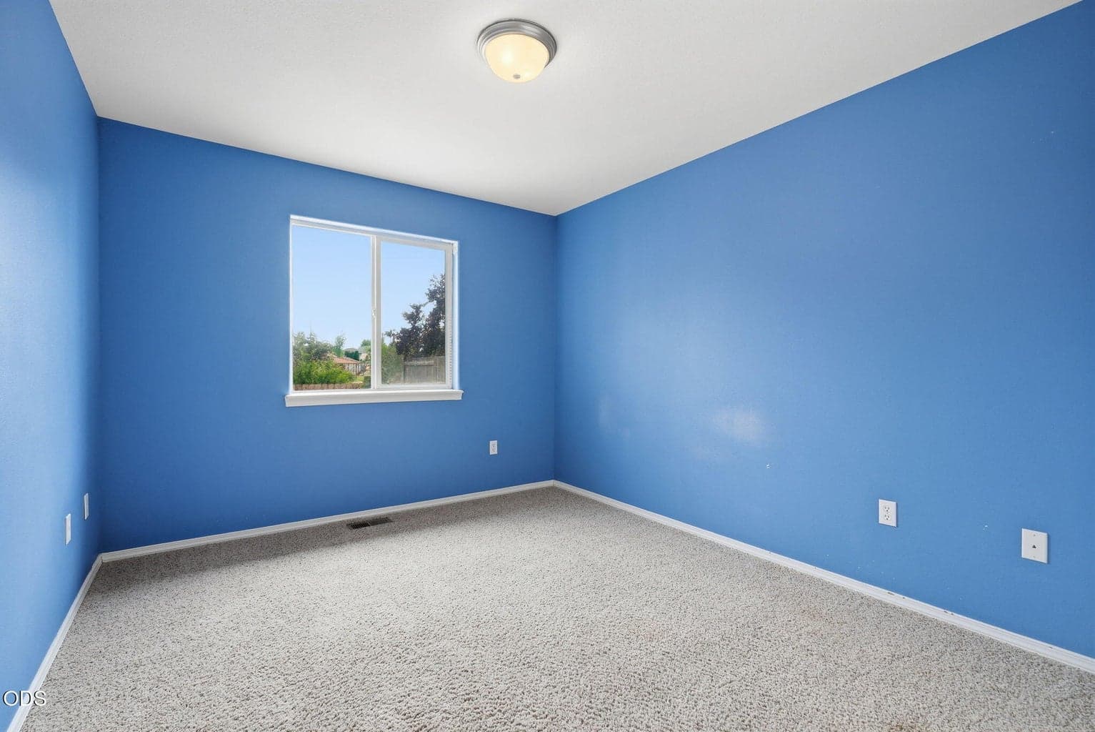Photo of 592 NE Redwood Avenue 13 of 28