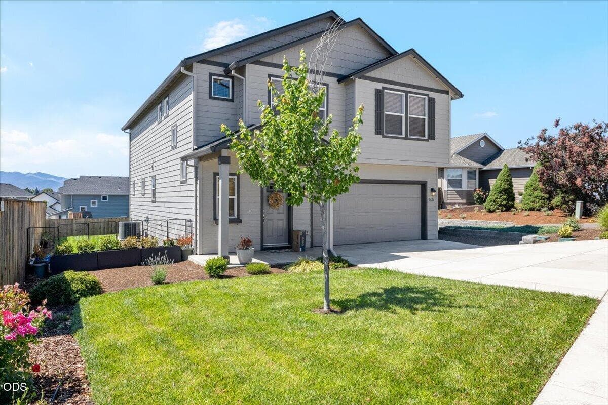 Photo of 1626 Dragon Tail Place 2 of 32