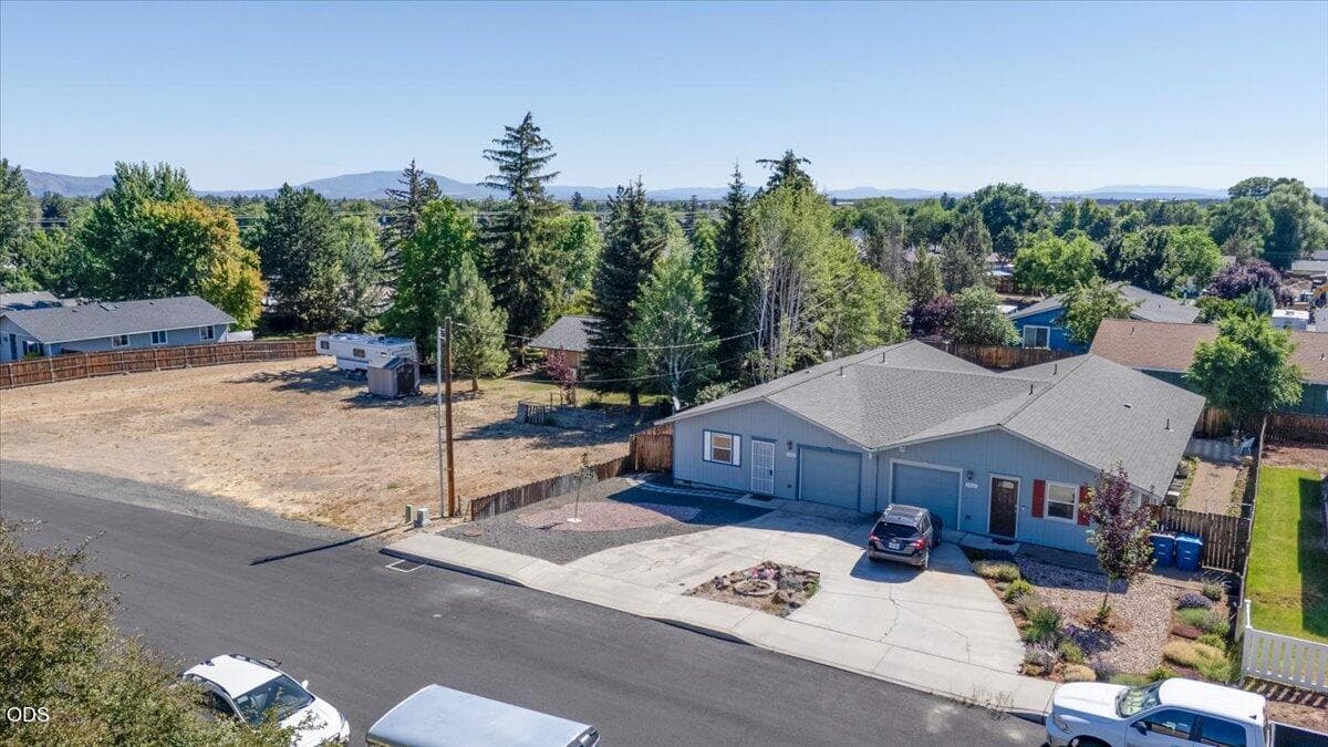 Photo of 2466 26th Street 3 of 25