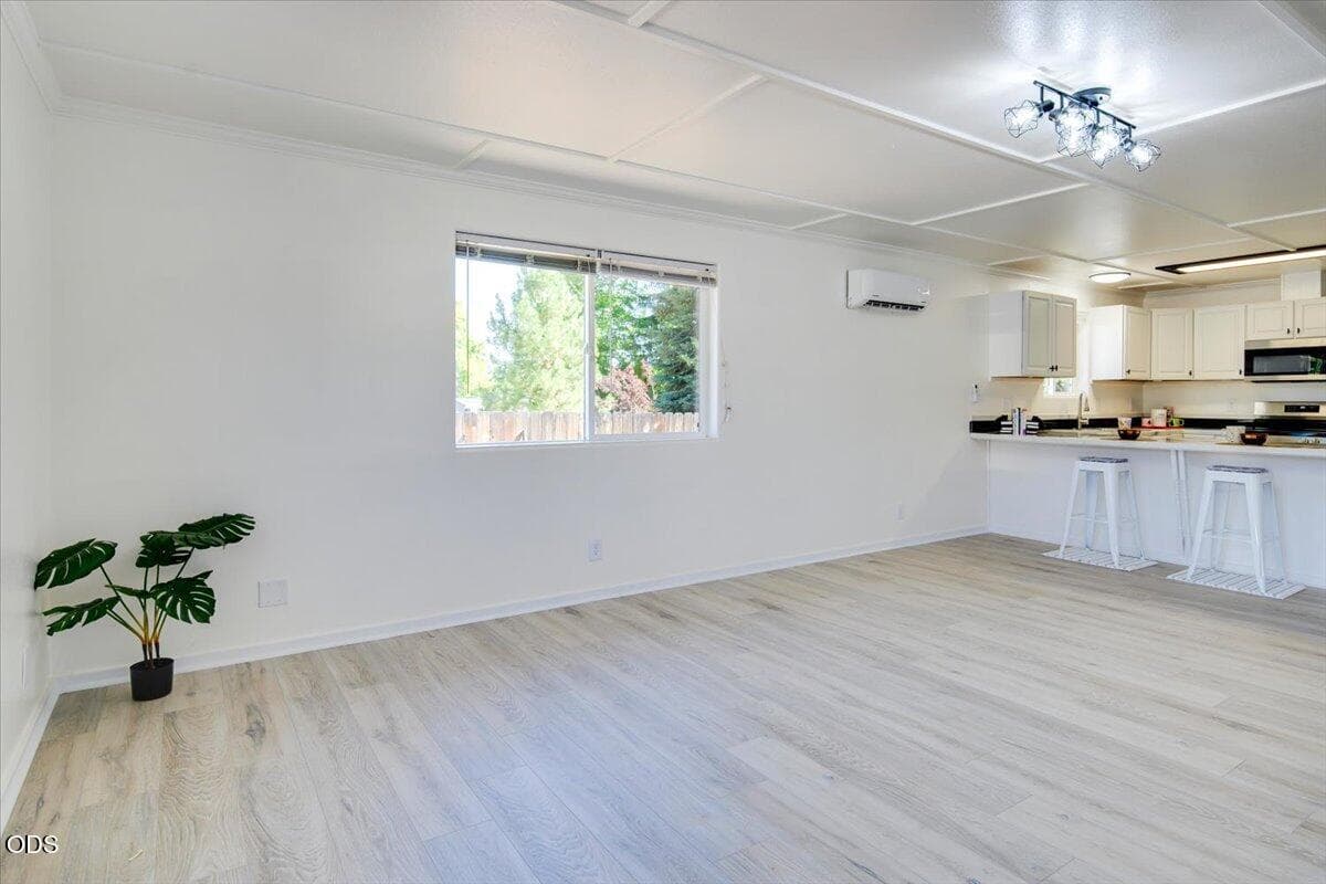 Photo of 2466 26th Street 5 of 25