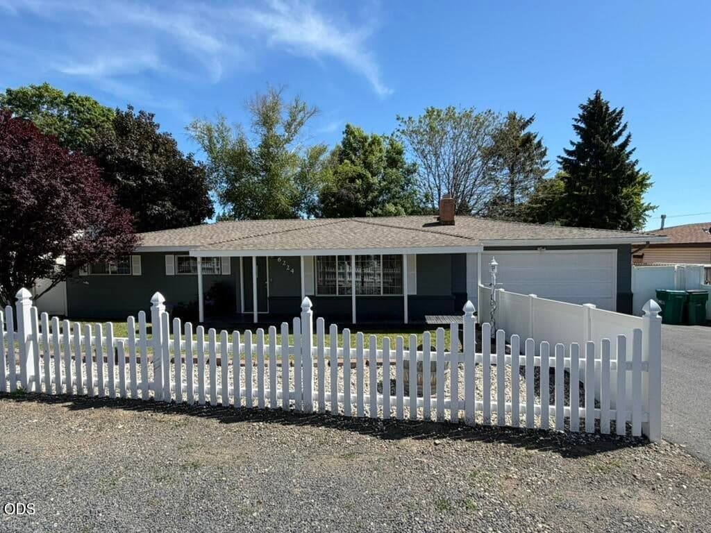 Photo of 6224 Winema Way 2 of 18