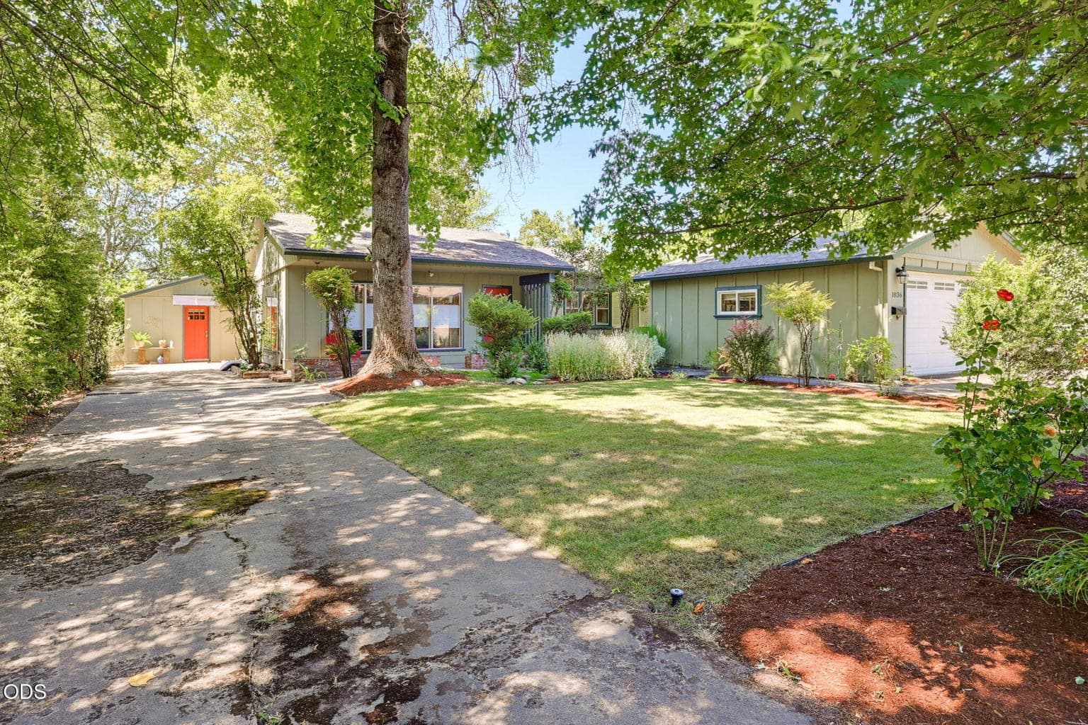 Photo of 1836 Woodlawn Drive 3 of 71