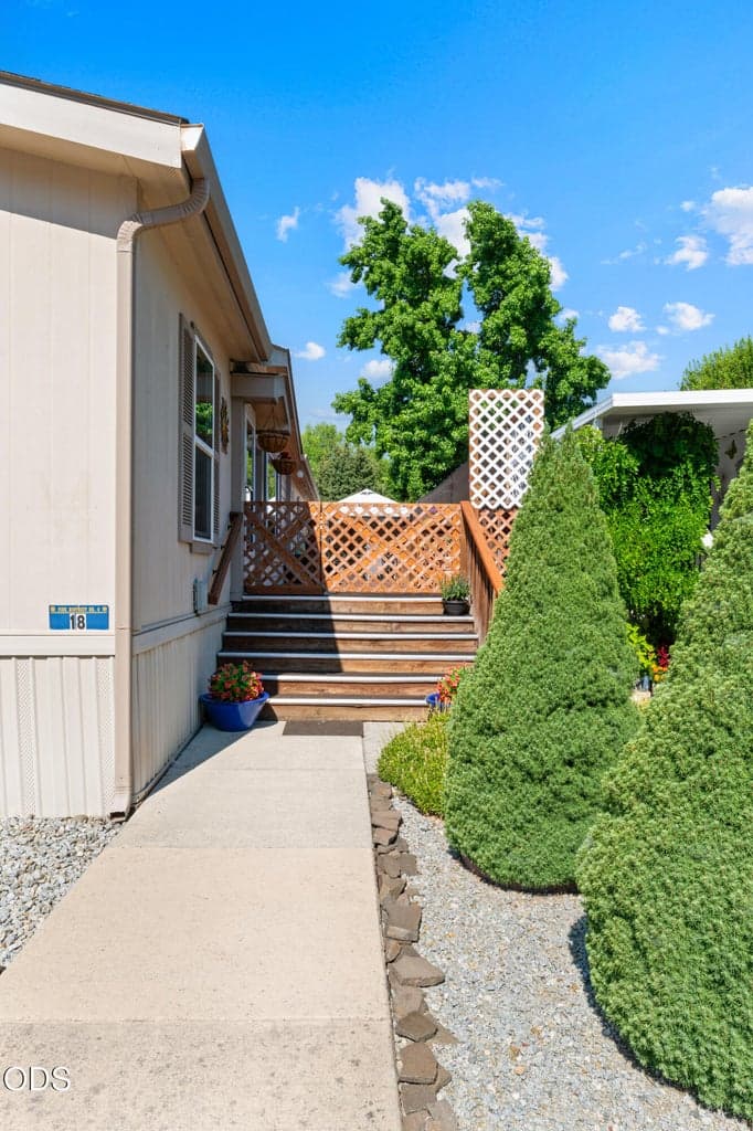 Photo of 21 Brophy Way 2 of 32