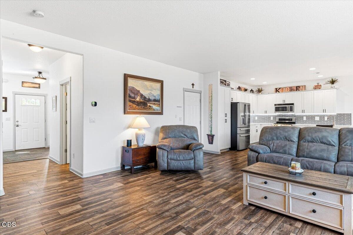 Photo of 1615 SW Sarasoda Court 8 of 47