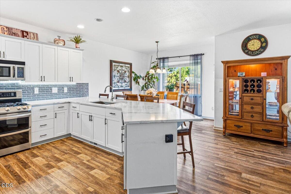 Photo of 1615 SW Sarasoda Court 11 of 47