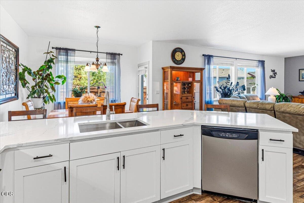 Photo of 1615 SW Sarasoda Court 16 of 47