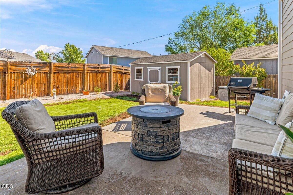 Photo of 1615 SW Sarasoda Court 31 of 47
