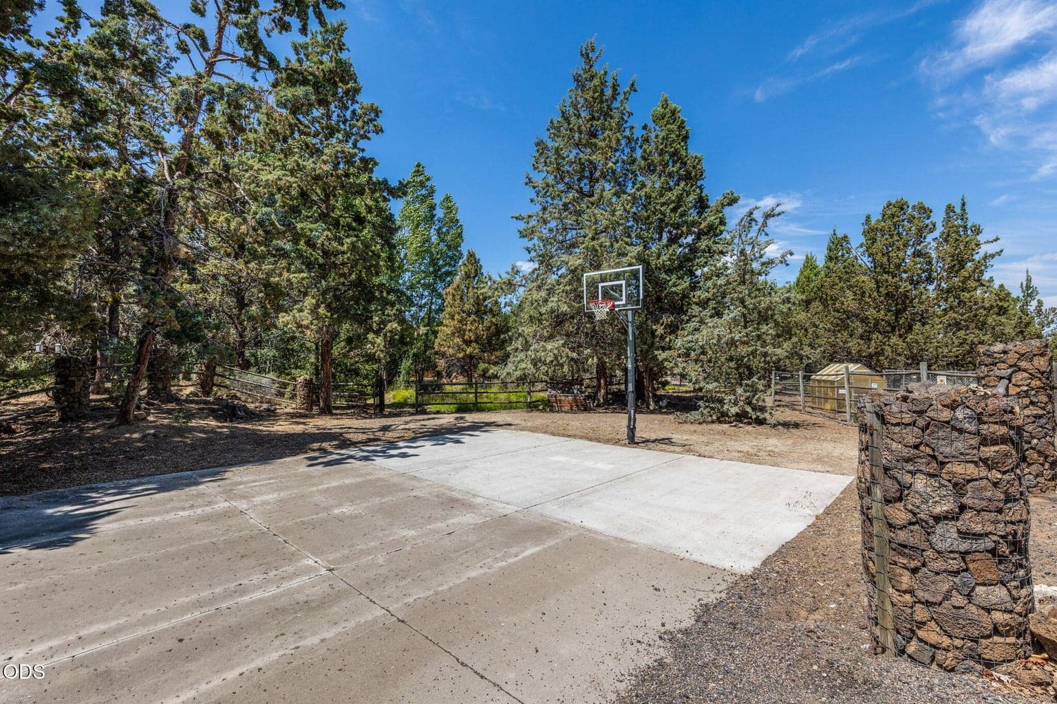 Photo of 63425 Deschutes Market Road 40 of 48