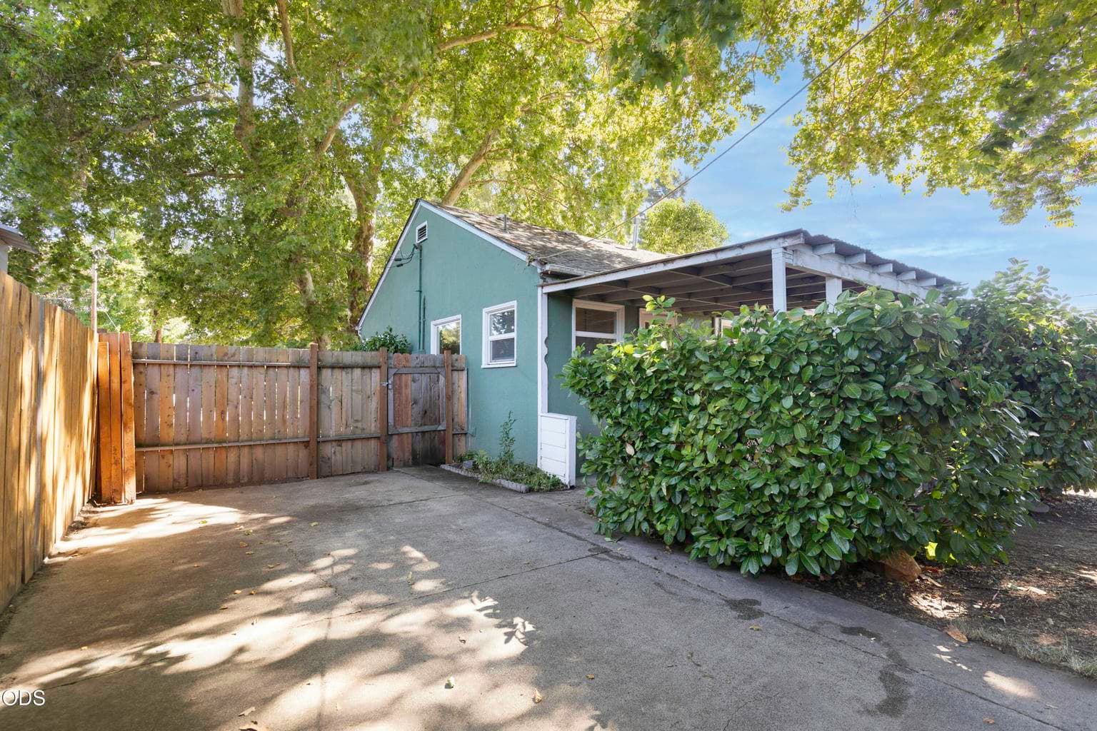 Photo of 805 Taylor Street 5 of 16