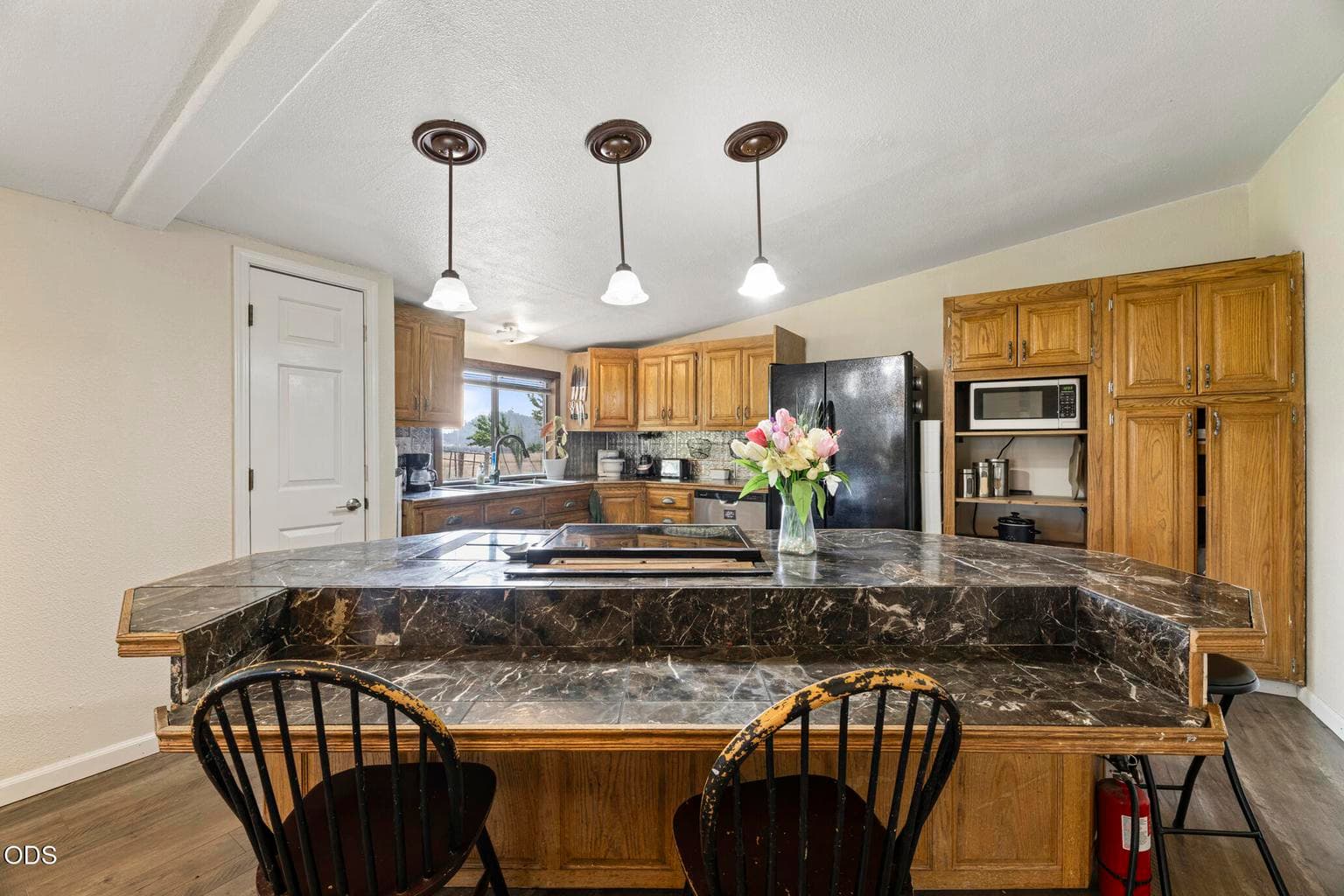 Photo of 14525 Natoma Avenue 3 of 37
