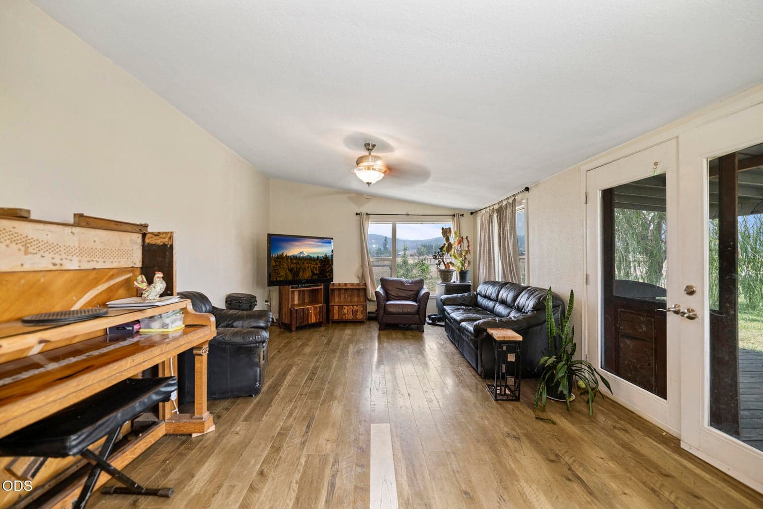 Photo of 14525 Natoma Avenue 5 of 37