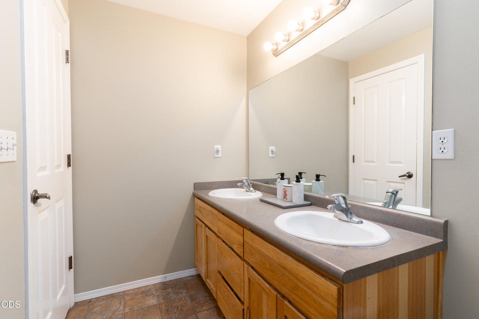 Photo of 16485 Cassidy Drive 13 of 18