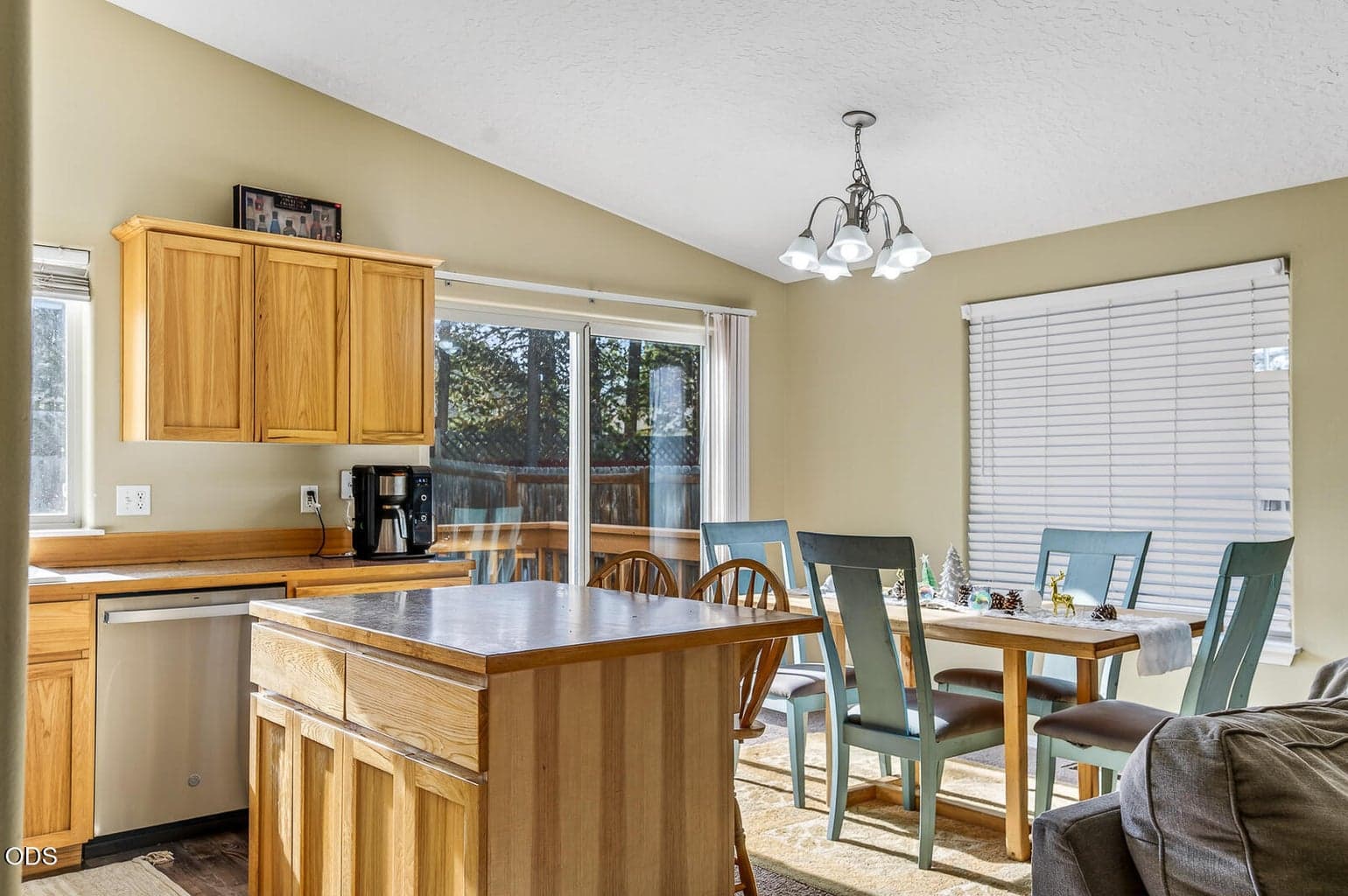 Photo of 16485 Cassidy Drive 2 of 18