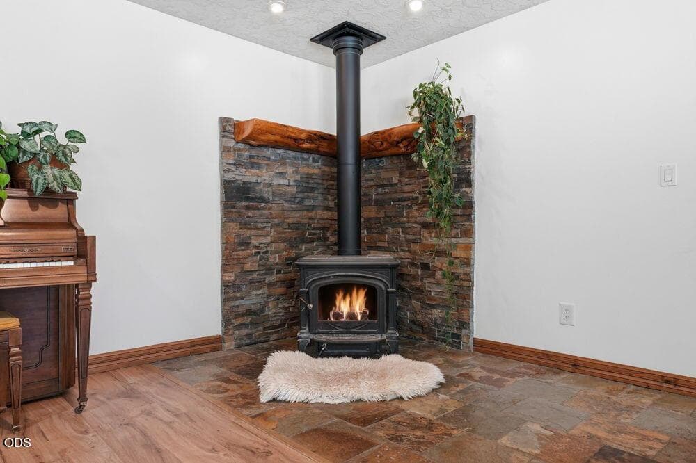 Photo of 16025 Sunset Lane 8 of 66