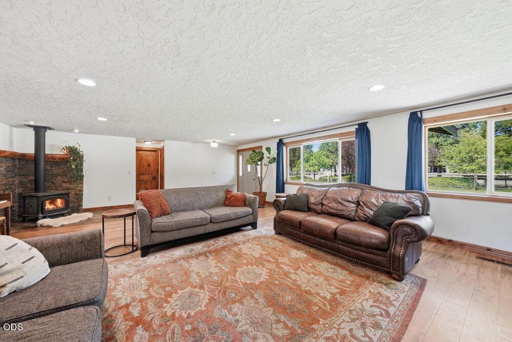 Photo of 16025 Sunset Lane 7 of 66