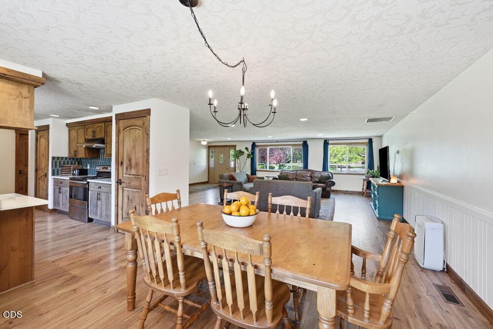 Photo of 16025 Sunset Lane 15 of 66