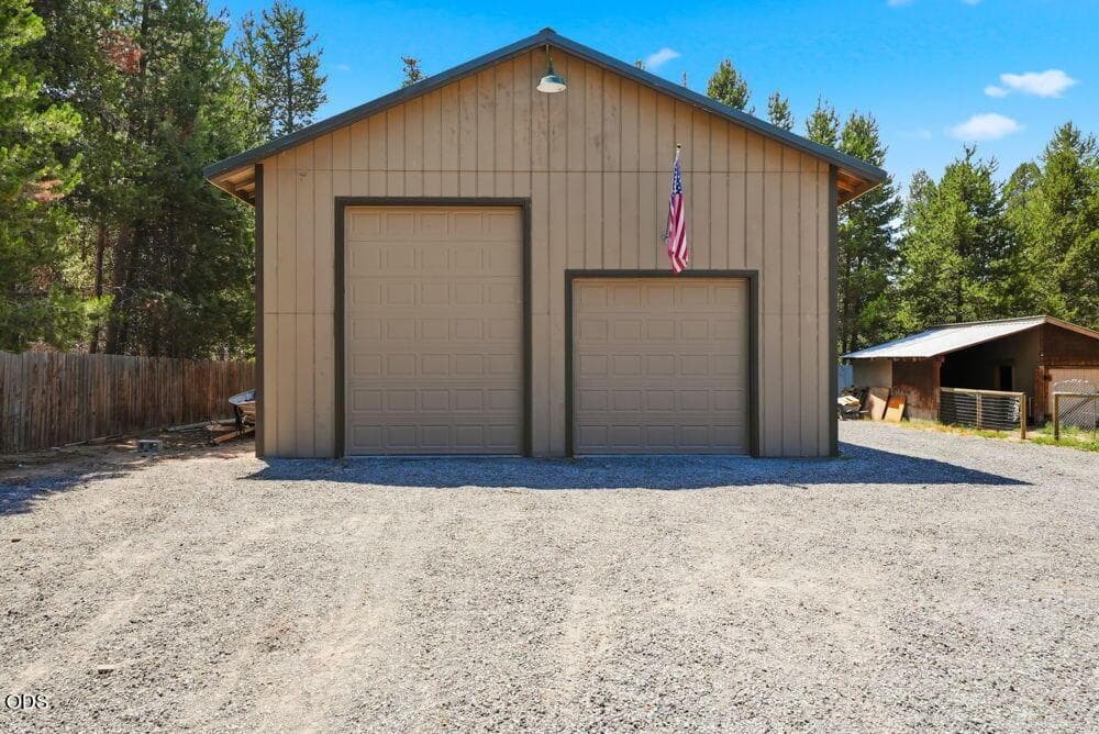 1,280 SF Shop