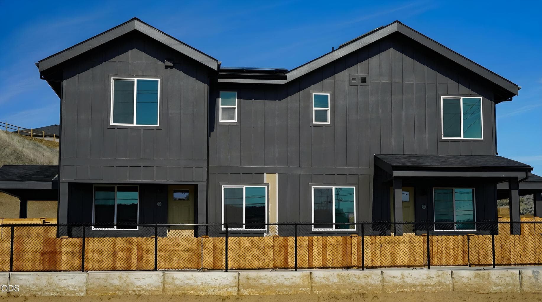 Photo of 1501 NE Laughlin Road 1 of 20