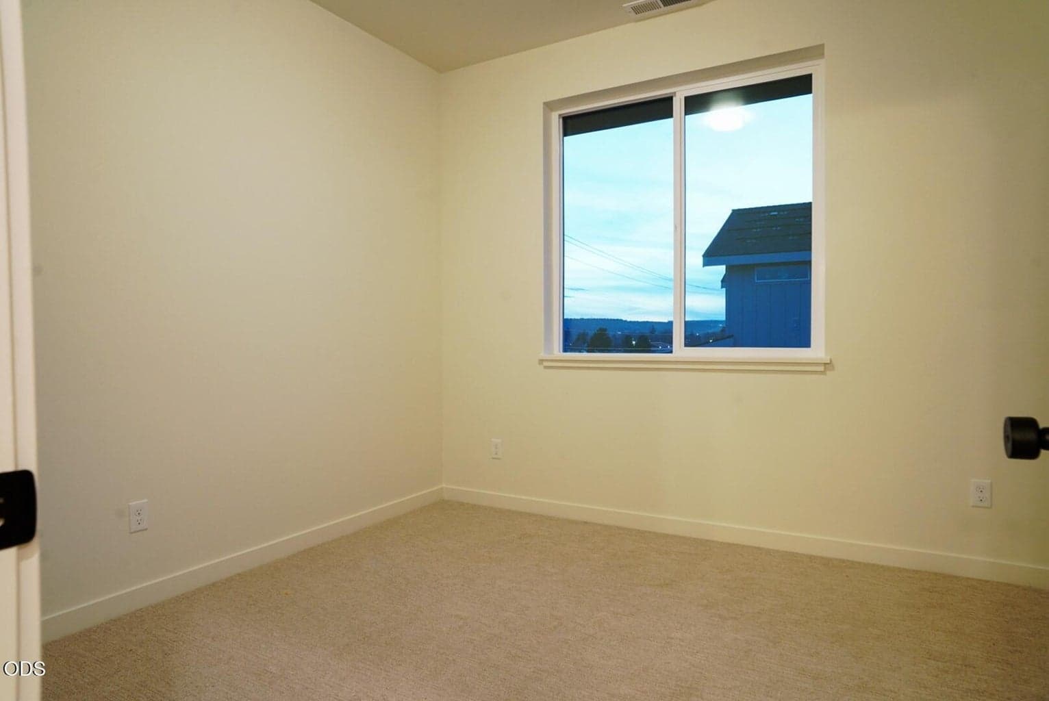 Photo of 1501 NE Laughlin Road 12 of 20