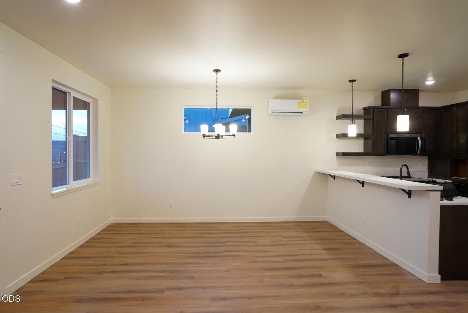 Photo of 1501 NE Laughlin Road 4 of 20