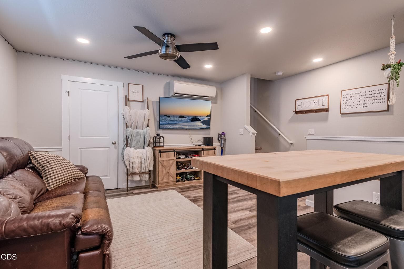Photo of 7810 Jacqueline Way 5 of 15