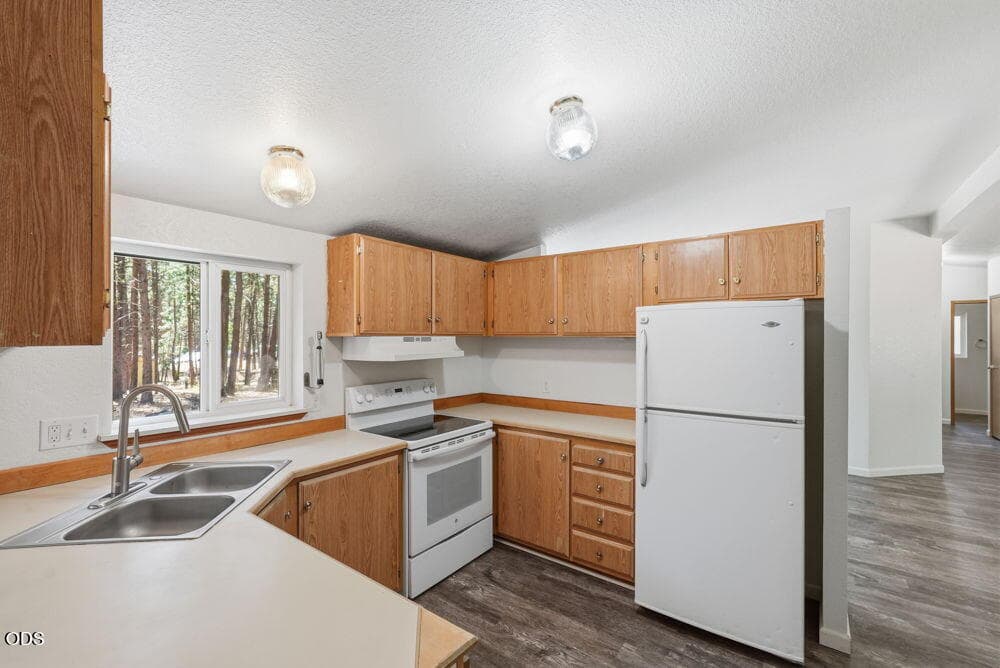 Photo of 60115 Crater Road 11 of 54
