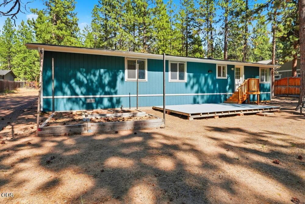 Photo of 60115 Crater Road 37 of 54