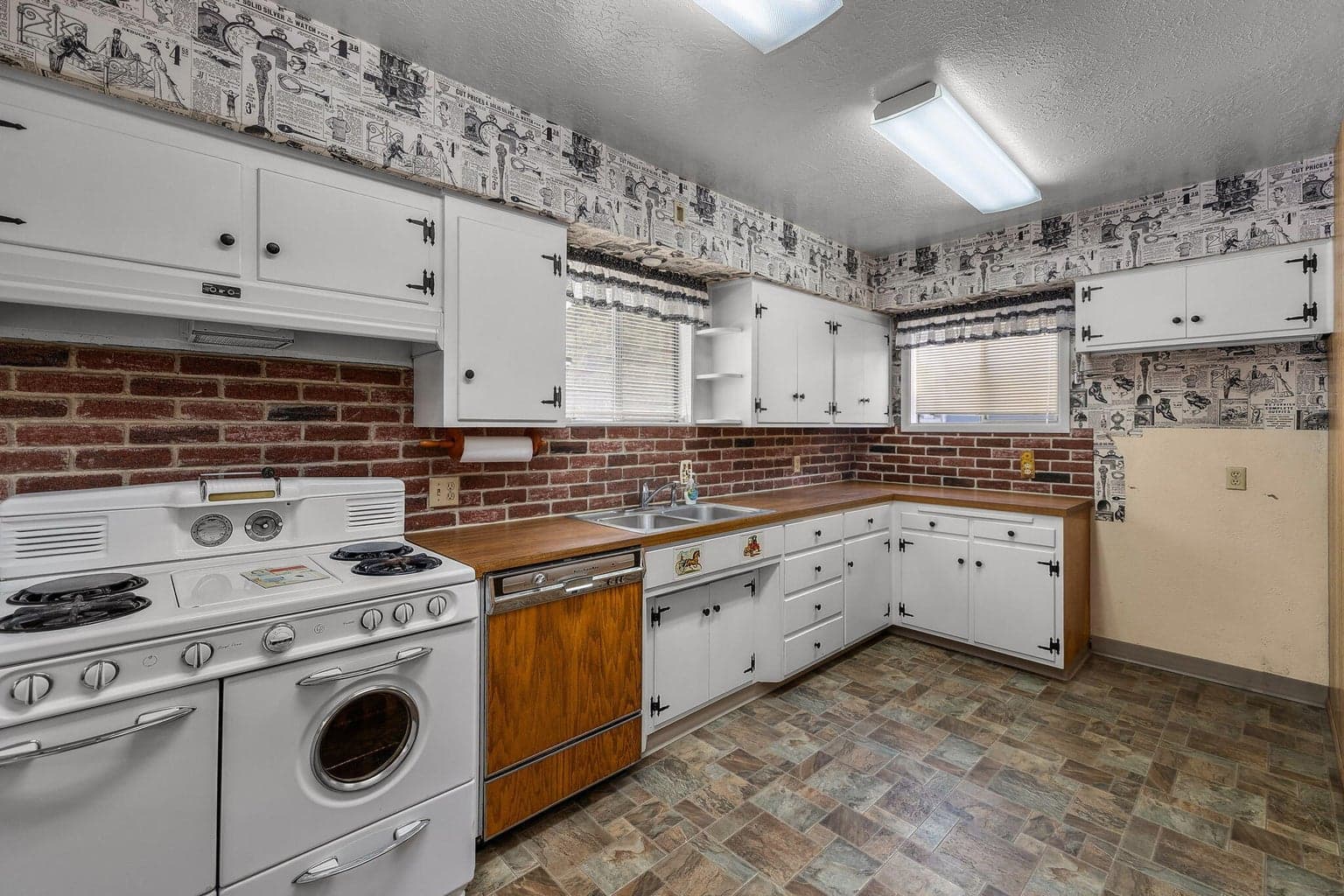 Photo of 195 SE Roosevelt Avenue 22 of 47
