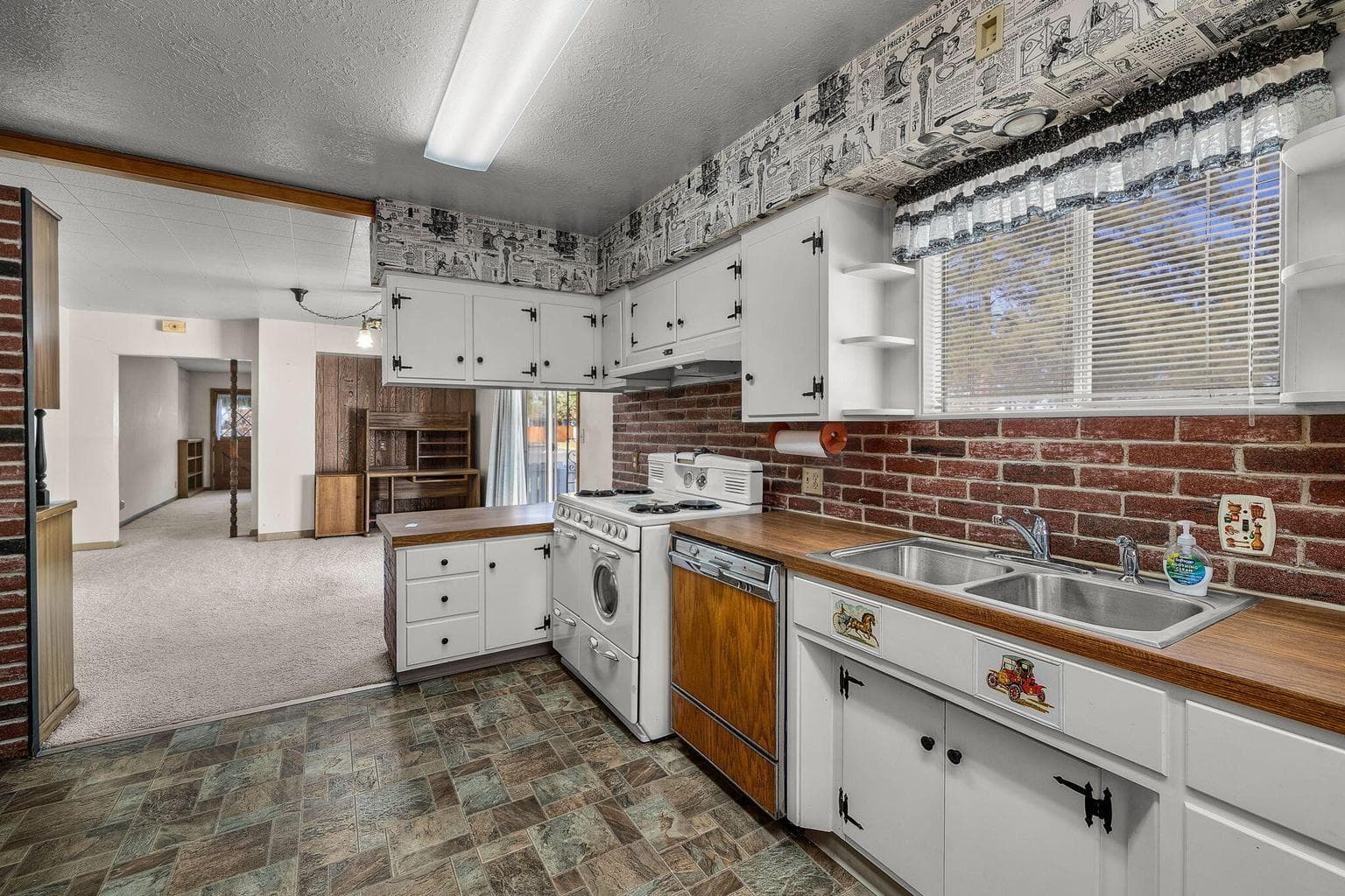 Photo of 195 SE Roosevelt Avenue 23 of 47