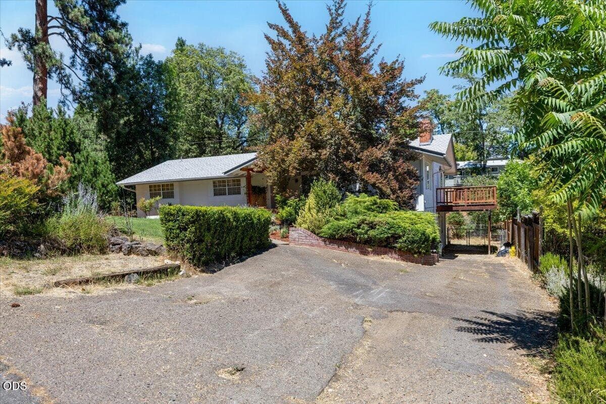 Photo of 340 Miner Way 2 of 38