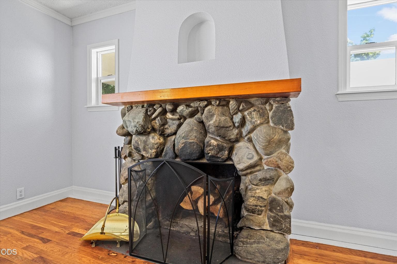 Photo of 407 Jackson Street 4 of 30