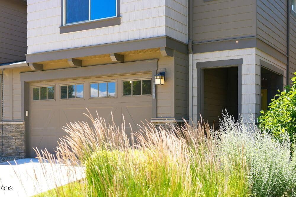 HOA maintains the front yard landscaping. What a perk!