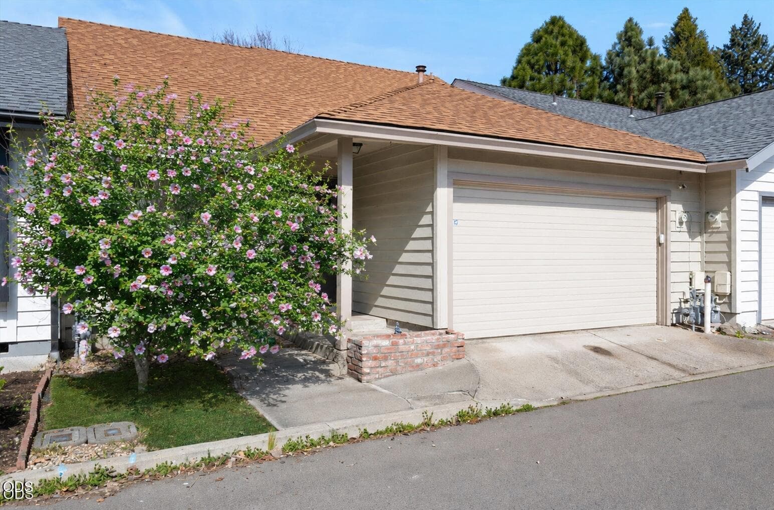 Photo of 667 Golden Lane 3 of 21