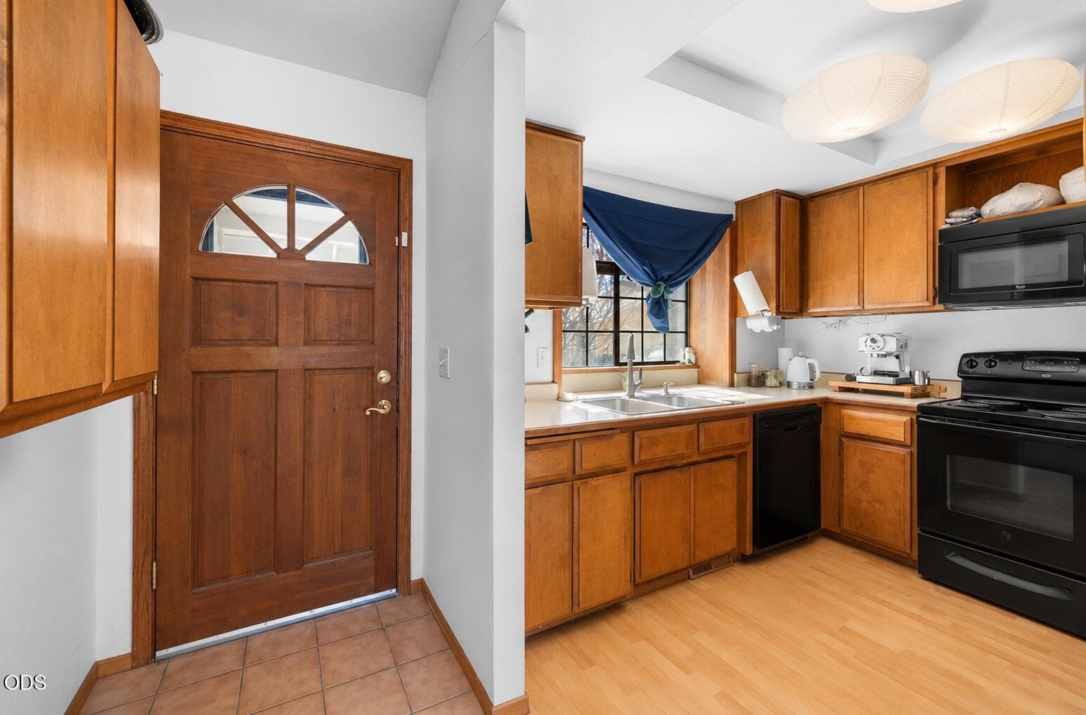 Photo of 667 Golden Lane 5 of 21