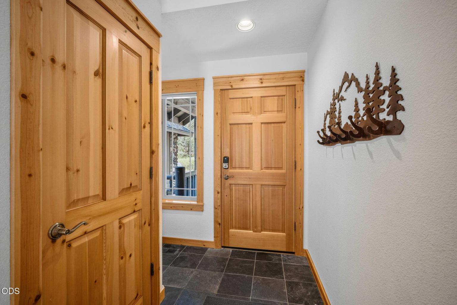 Photo of 57641 Splitrock Lane 11 of 39